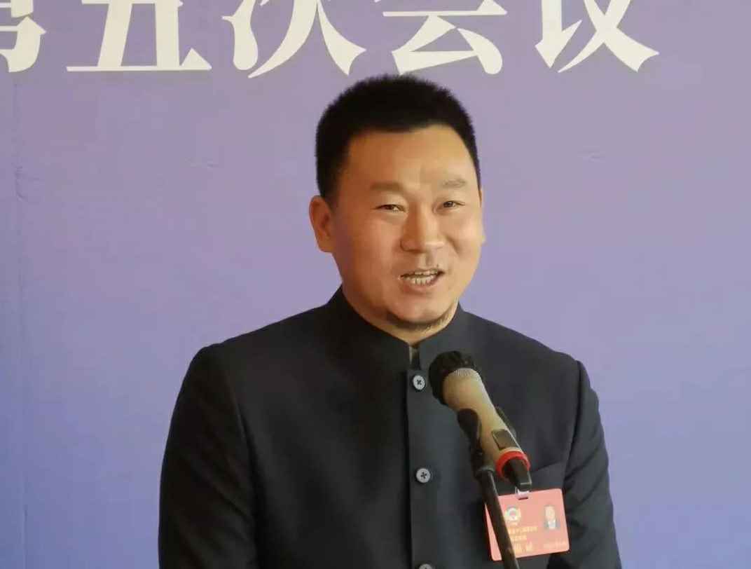 为进一步展示市政协团结、民主、开放、自信的形象，向市民和网友展示政协委员的履职风采，中山市政协十二届五次会议在2月4日上午开幕前开设“委员通道”，市政协委员、爱游戏平台登录官网入口-爱游戏(中国)公司总经理陈朝阳走进“委员通道”，回应社会关切的问题。他就如何做好城市应急管理规划的问题进行发言，并回答记者提问。.jpg